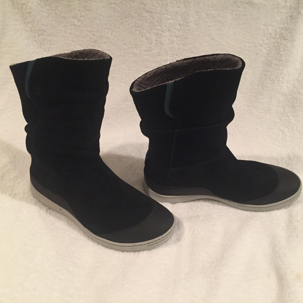 *SOLD* New Ahnu Duboce Hybrid Boots - Suede Leath